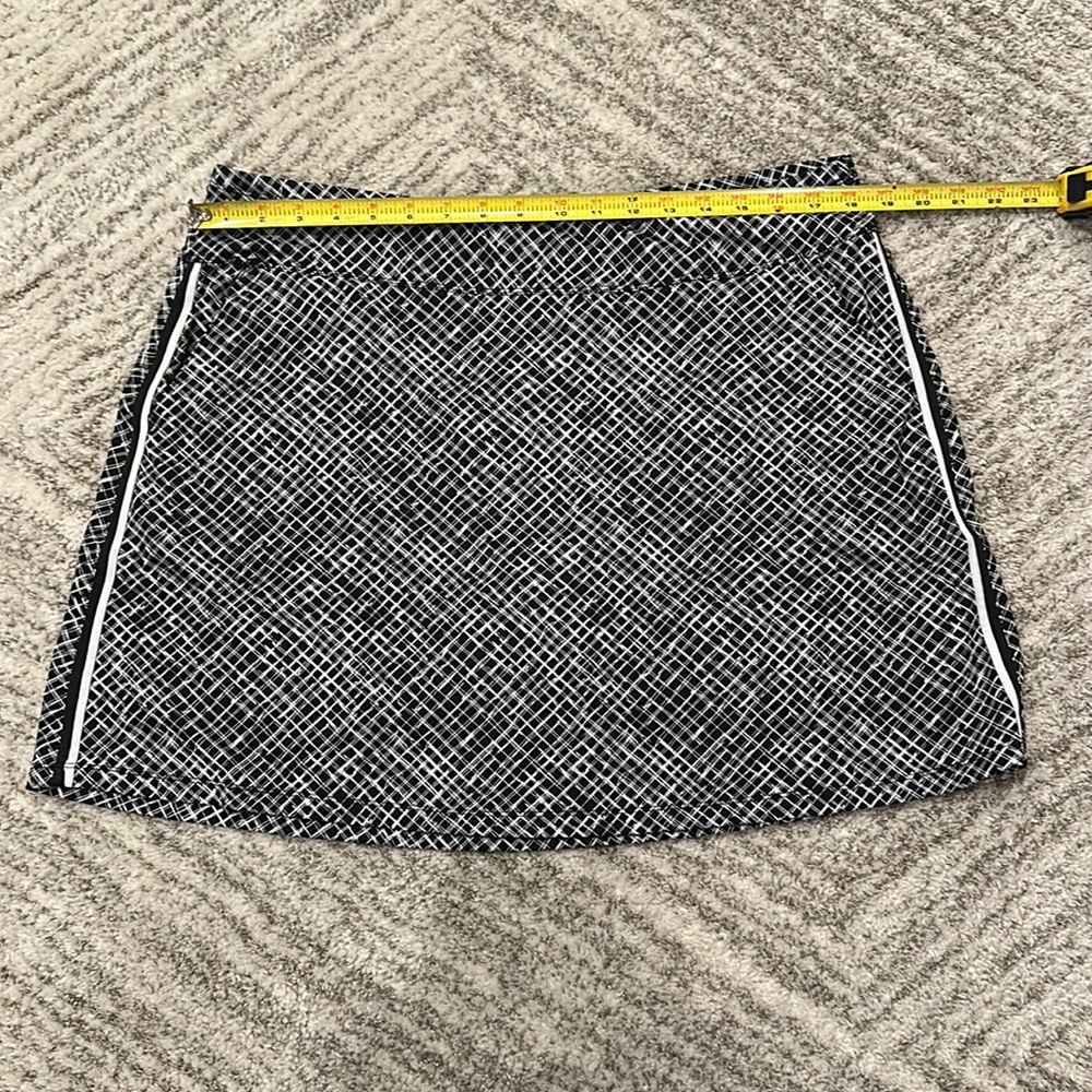 Tail skort size L black and white